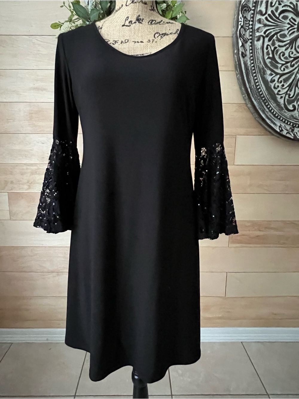 R&M Richards Black Bell Sequin Sleeve Dress Size 6P